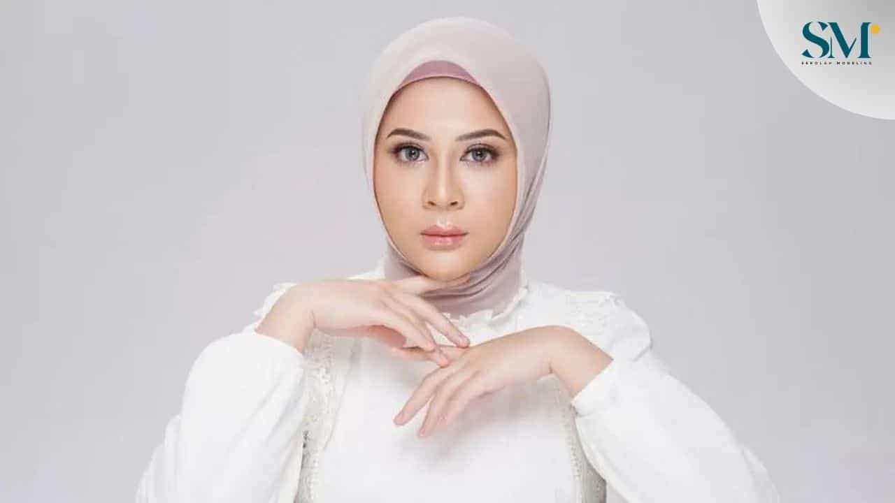 Modeling hijab