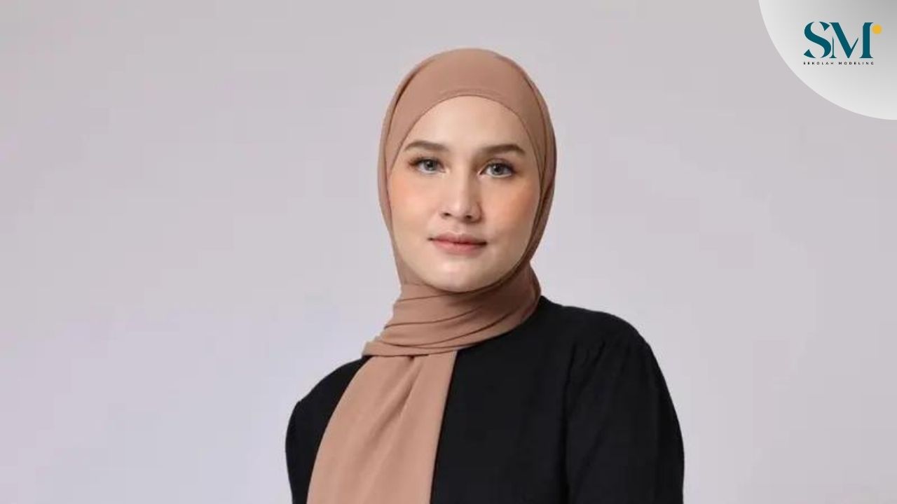 Hijab Diikat dan Ditarik ke Depan