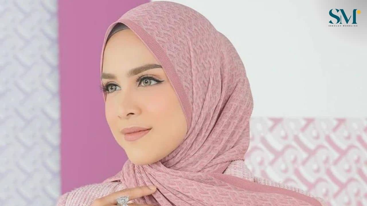 Hijab Plisket Lebar di Bagian Dada