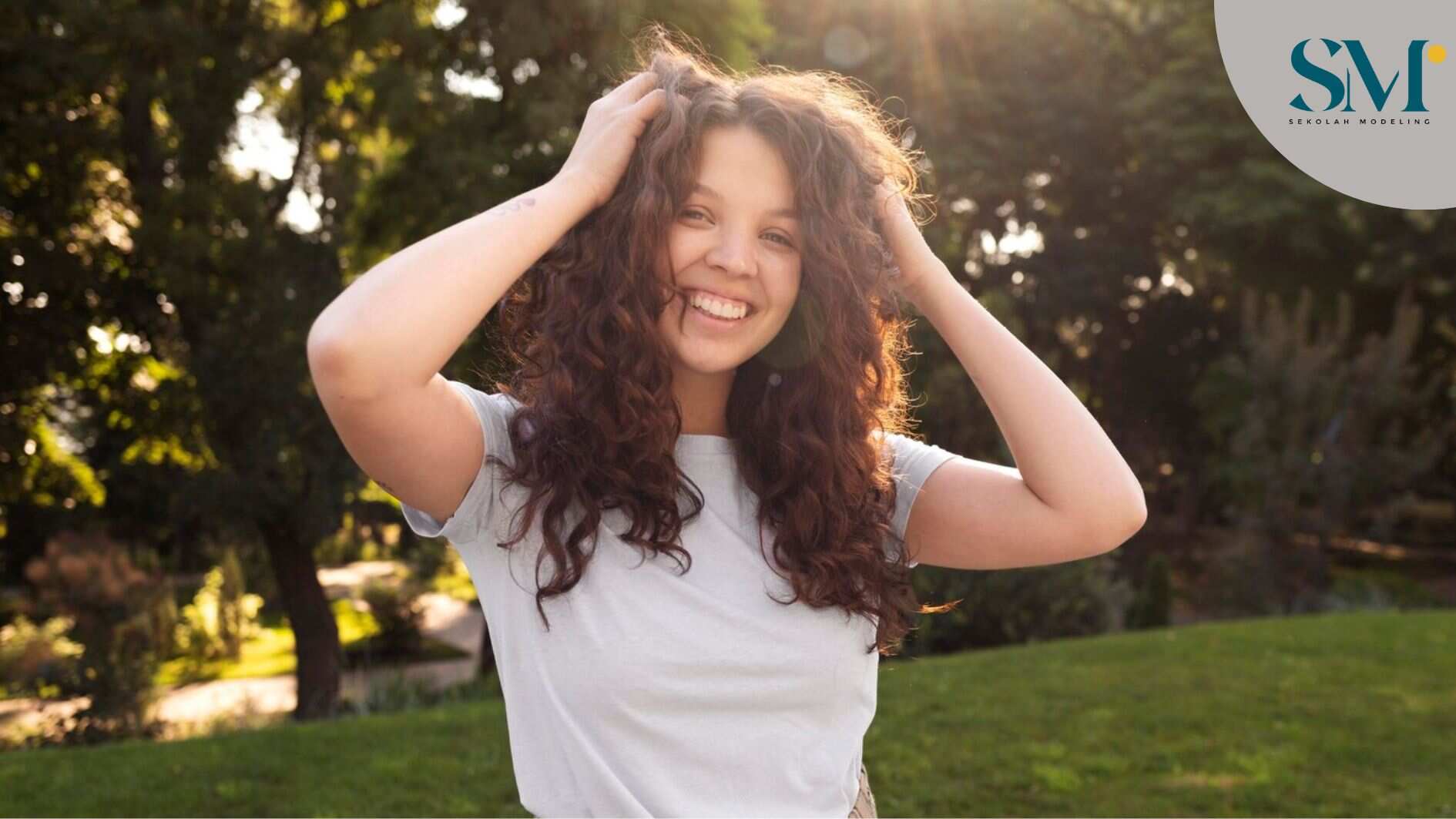 Beautiful young woman smiling outdoors