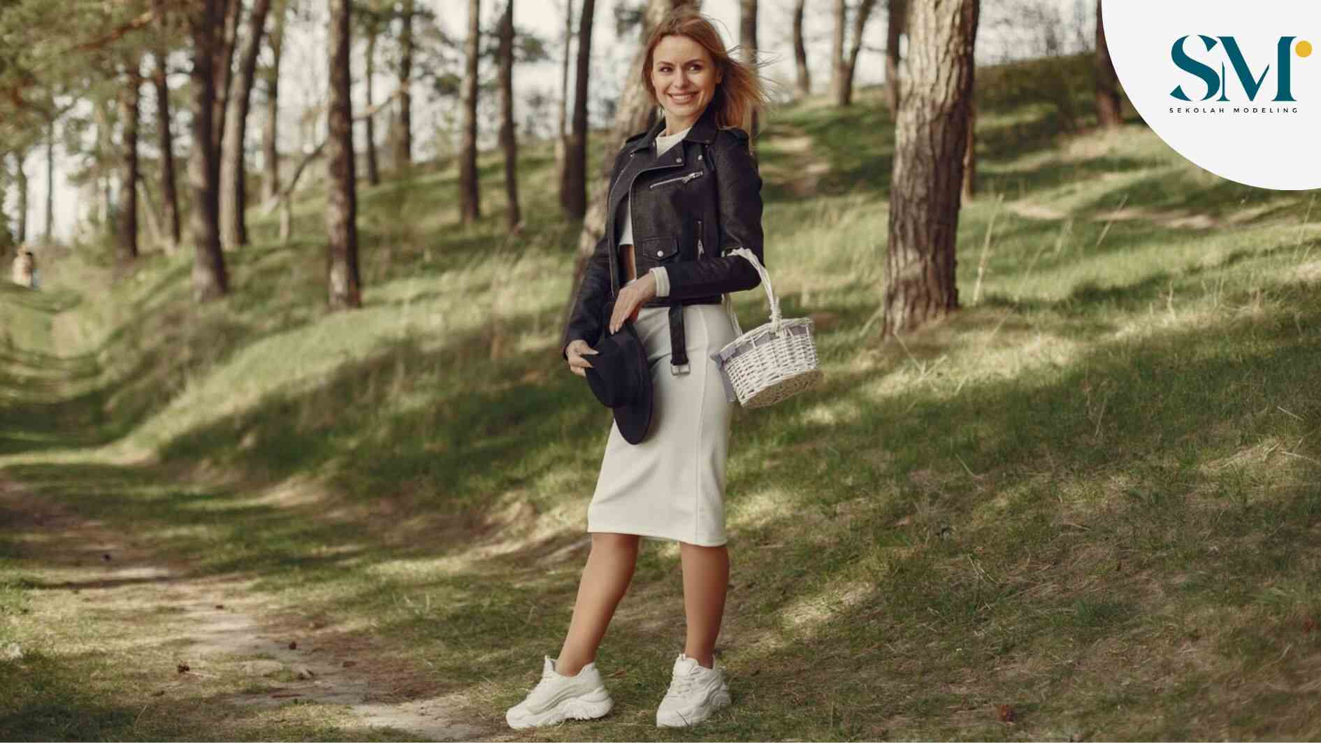 Elegant woman in a black hat in a spring forest